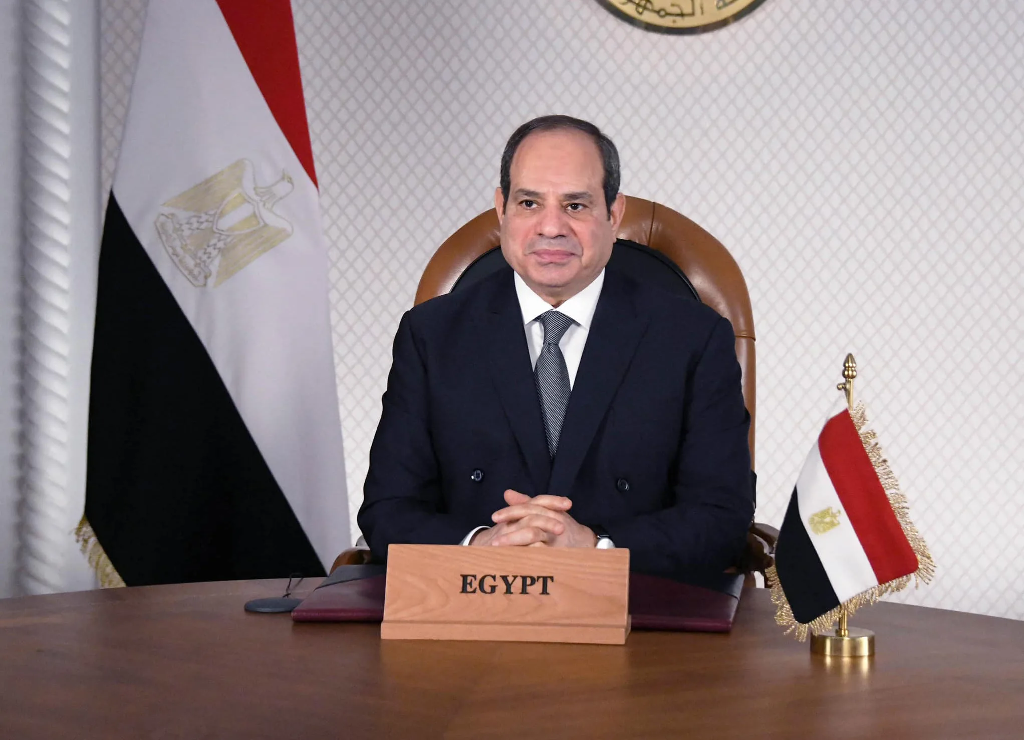 الرئيس السيسي يشدد على أهمية التعاون بين الحكومة والقطاع الخاص في تعزيز البنية الزراعية وتحسين الثروة الحيوانية. الرئيس السيسي يشدد على أهمية التعاون بين الحكومة والقطاع الخاص في تعزيز البنية الزراعية وتحسين الثروة الحيوانية.