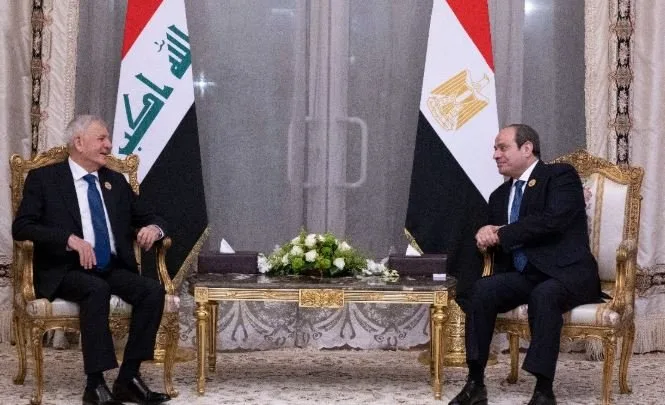 الرئيس السيسي يشدد على تأييد مصر لمبادرات تعزيز التعاون الاقتصادي بين الدول العربية الرئيس السيسي يشدد على تأييد مصر لمبادرات تعزيز التعاون الاقتصادي بين الدول العربية
