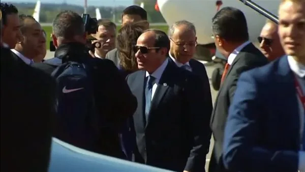الرئيس السيسي يصطحب معه عددا كبيرا من الوزراء والمعاونين إلى روسيا.. فيديو