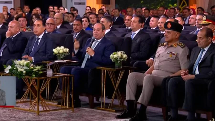 الرئيس السيسي يفتتح مجمع الخدمات الحكومية الذكية في الوادي الجديد من خلال الفيديو كونفرنس الرئيس السيسي يفتتح مجمع الخدمات الحكومية الذكية في الوادي الجديد من خلال الفيديو كونفرنس