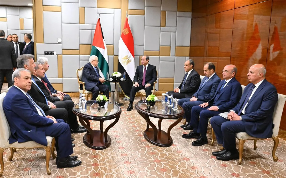 الرئيس السيسي يلتقي بنظيره الفلسطيني على هامش الاحتفالات بيوم النصر في موسكو الرئيس السيسي يلتقي بنظيره الفلسطيني على هامش الاحتفالات بيوم النصر في موسكو