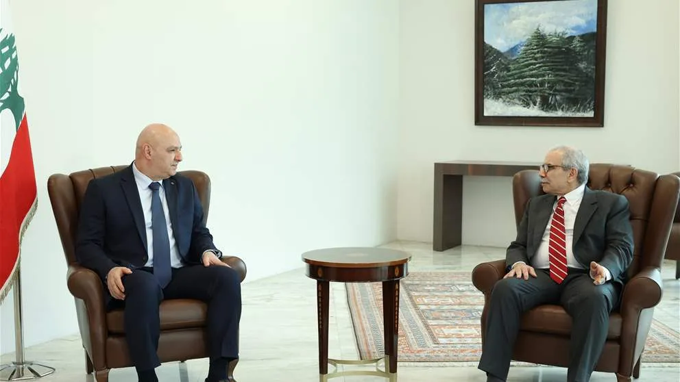 الرئيس عون يستقبل رئيس الحكومة في قصر بعبدا.. وموضوعات المناقشة كانت كالتالي الرئيس عون يستقبل رئيس الحكومة في قصر بعبدا.. وموضوعات المناقشة كانت كالتالي