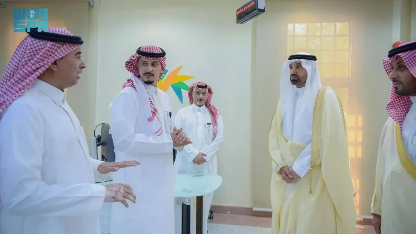 الراجحي يزور مكتب العمل ومركز التأهيل الشامل في القصيم