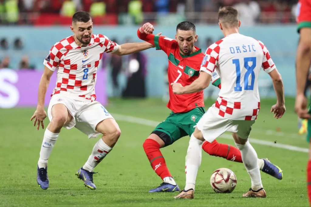 الركراكي يحدد شرطًا لعودة حكيم زياش إلى منتخب المغرب