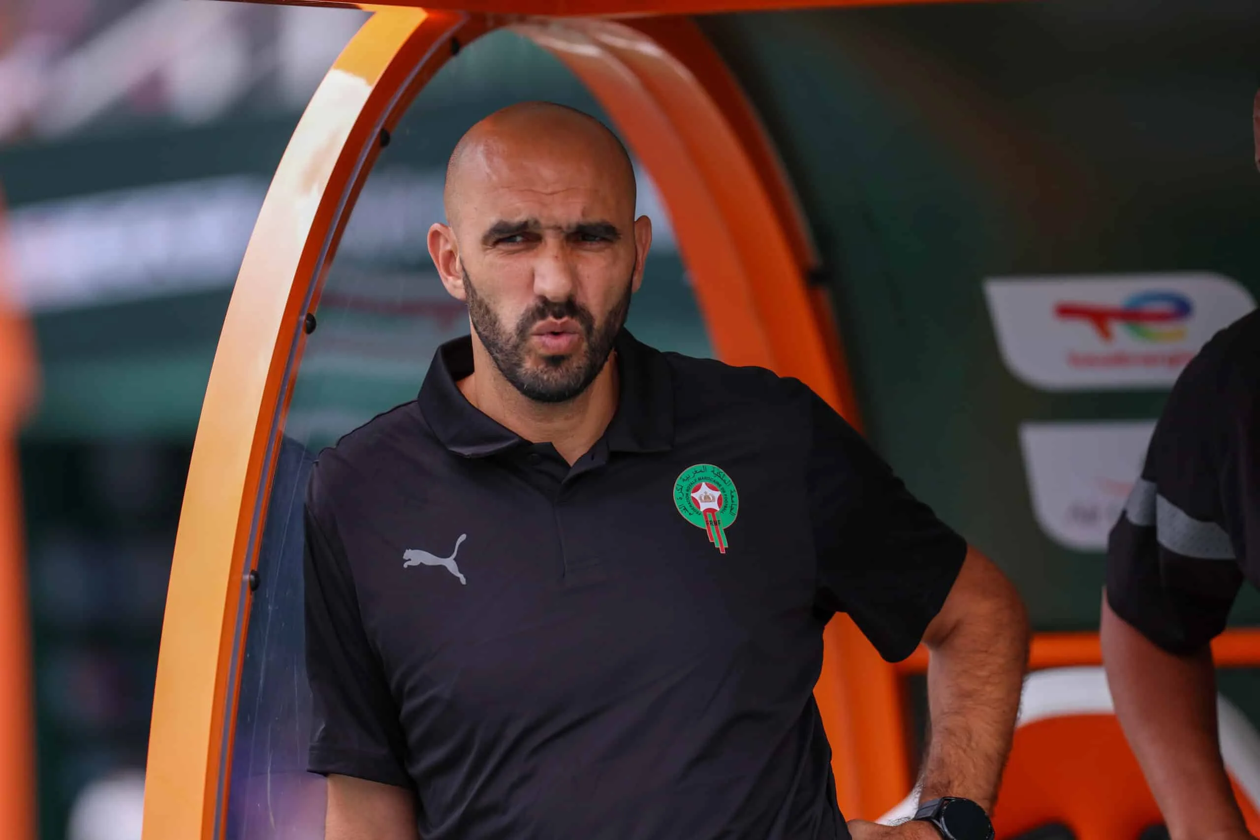 الركراكي يواجه الانتقادات: منتخب المغرب تحول إلى فريق هجومي الركراكي يواجه الانتقادات: منتخب المغرب تحول إلى فريق هجومي