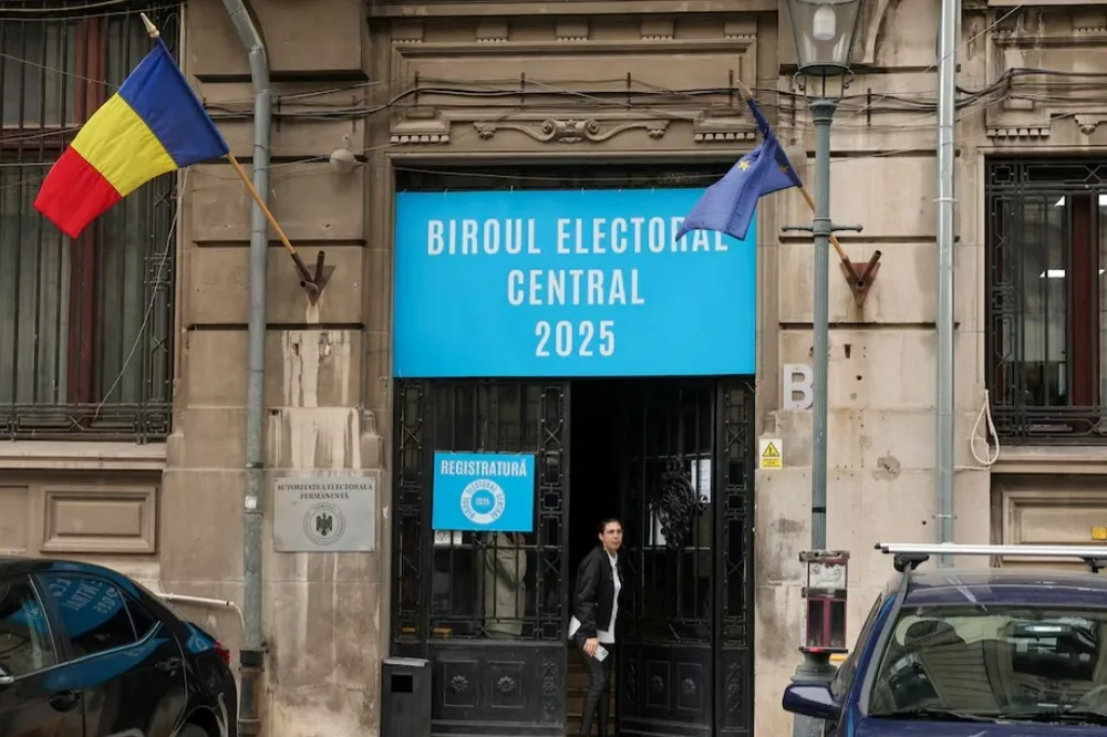 الرومانيون يصوتون اليوم في جولة إعادة الانتخابات. الرومانيون يصوتون اليوم في جولة إعادة الانتخابات.