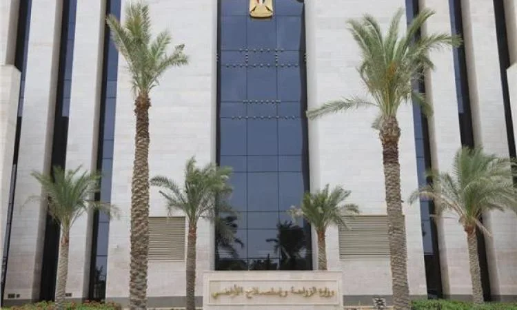 “الزراعة” ترد على مزاعم بيع المبنى القديم للوزارة لمستثمر من الخليج “الزراعة” ترد على مزاعم بيع المبنى القديم للوزارة لمستثمر من الخليج