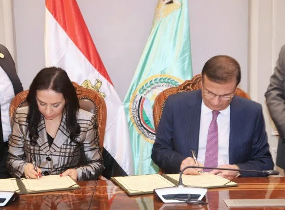 «الزراعة» و«التضامن» يبرمان اتفاقية شراكة لتعزيز مبادرة «ازرع» «الزراعة» و«التضامن» يبرمان اتفاقية شراكة لتعزيز مبادرة «ازرع»