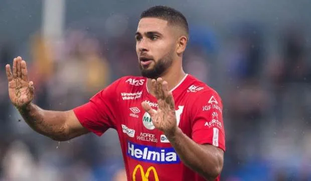 الزمالك في انتظار المدرب الجديد لتحديد مستقبل نجمها المتألق في الدوري السويدي الزمالك في انتظار المدرب الجديد لتحديد مستقبل نجمها المتألق في الدوري السويدي