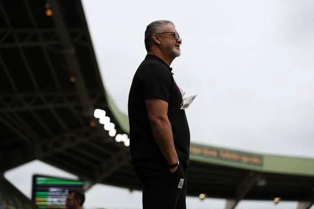 الزمالك يتفاوض مع مدرب غير متوقع لتولي منصب الرمادي.. وشرط للقبول بالتوقيع