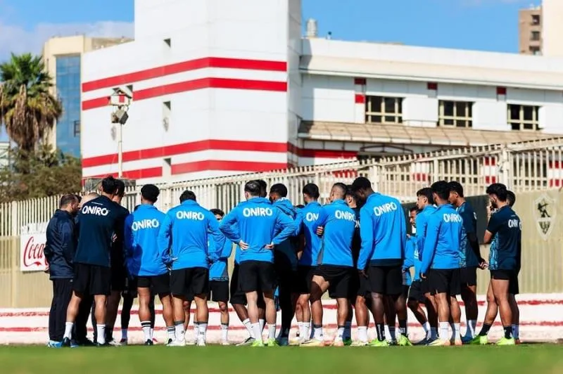 الزمالك يستمر في تدريباته المكثفة استعداداً لمواجهة بيراميدز في نهائي كأس مصر.