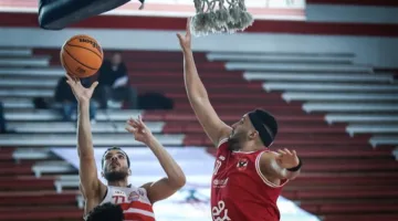 الزمالك ينتصر على الأهلي في المباراة الأولى من نصف نهائي دوري السلة الممتاز.