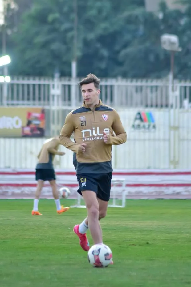 الزمالك يواجه خطر التجميد في التسجيلات.. جهود سريعة لحل مشكلة مستحقات لاعب محترف سابق الزمالك يواجه خطر التجميد في التسجيلات.. جهود سريعة لحل مشكلة مستحقات لاعب محترف سابق