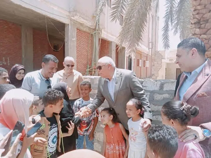 الزملوط والعديسي يرافقان حجاج الوادي الجديد في أجواء من الروحانية. الزملوط والعديسي يرافقان حجاج الوادي الجديد في أجواء من الروحانية.