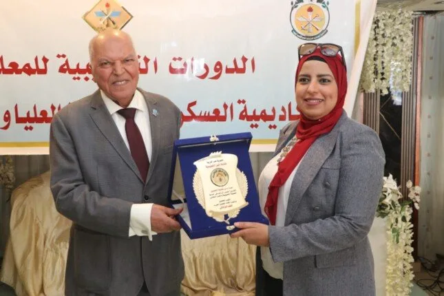الزناتي يكافئ 5 معلمات ويعلن تكريم شهري للمتميزين