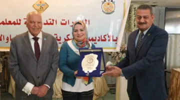 الزناتي يكرم 5 معلمات.. ويعلن تكريم شهري للمتميزين