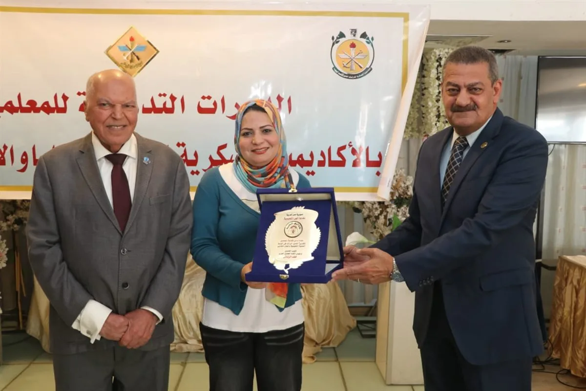 الزناتي يكرم 5 معلمات.. ويعلن تكريم شهري للمتميزين