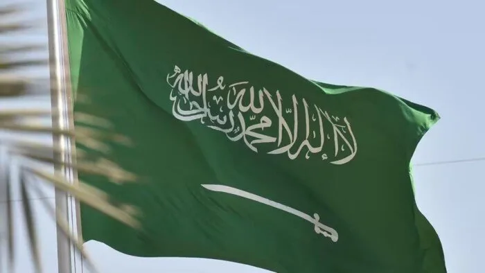 السعودية ترحب بالتوصل لوقف إطلاق النار في اليمن لحماية الملاحة والتجارة الدولية