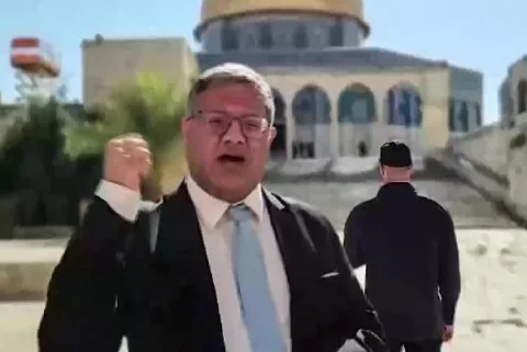 السعودية تندد باقتحام بن غفير للمسجد الأقصى وتطالب بمحاسبة إسرائيل على “انتهاكاتها الخطيرة” بحق الفلسطينيين، وتؤكد رفضها المساس بالوضع التاريخي والقانوني للقدس. السعودية تندد باقتحام بن غفير للمسجد الأقصى وتطالب بمحاسبة إسرائيل على “انتهاكاتها الخطيرة” بحق الفلسطينيين، وتؤكد رفضها المساس بالوضع التاريخي والقانوني للقدس.