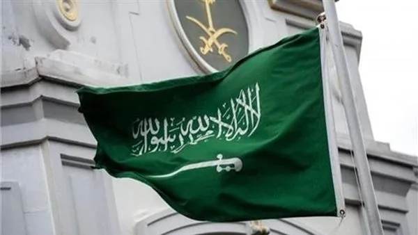 السعودية توقف إصدار تأشيرات الزيارة مؤقتًا