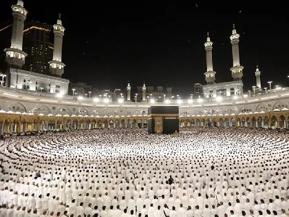 السعودية تُعلن أن غرة ذي الحجة ستكون يوم الأربعاء، ويوم الوقوف بعرفة 5 يونيو. السعودية تُعلن أن غرة ذي الحجة ستكون يوم الأربعاء، ويوم الوقوف بعرفة 5 يونيو.
