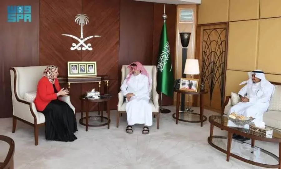 السفير الحصيني يستقبل الأمين العام لصندوق تطوير التعليم