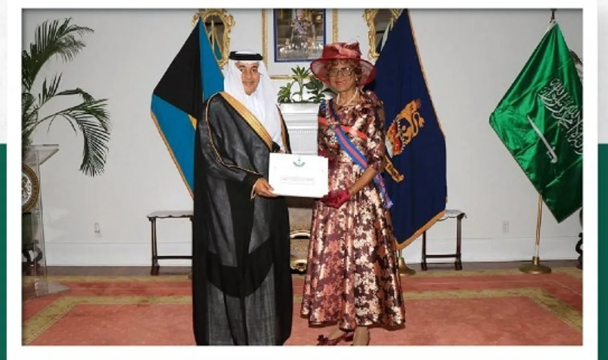 السفير “الحمودي” يسلم أوراق اعتماده كسفير غير مقيم لكومنولث جزر البهاما. السفير “الحمودي” يسلم أوراق اعتماده كسفير غير مقيم لكومنولث جزر البهاما.