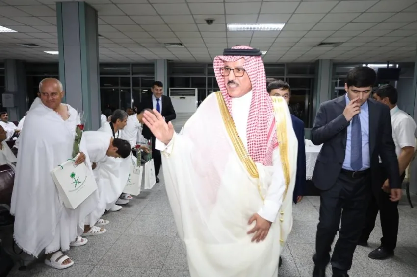 السفير الرشيدان يودع أول دفعة من حجاج طاجيكستان السفير الرشيدان يودع أول دفعة من حجاج طاجيكستان