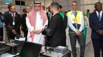 السفير القثامي يزور صالة مبادرة طريق مكة بمطار أبيدجان