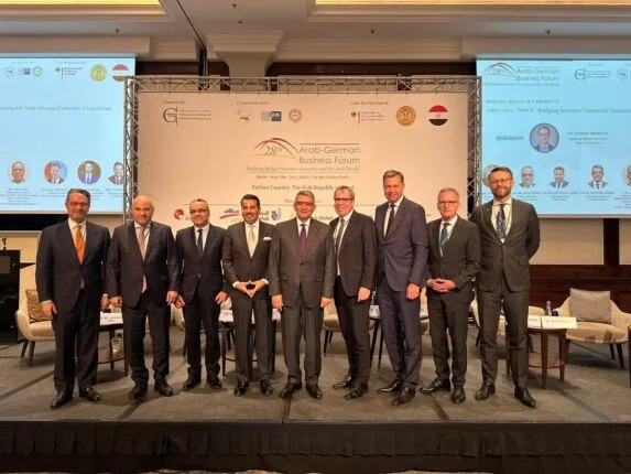 السفير المصري في برلين: لدينا قوة عاملة شابة تمتلك المهارات اللازمة لتلبية احتياجات السوق الألمانية. السفير المصري في برلين: لدينا قوة عاملة شابة تمتلك المهارات اللازمة لتلبية احتياجات السوق الألمانية.