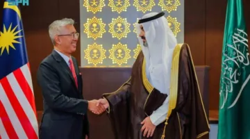 السواحه يبحث مع وزير الاستثمار الماليزي تعزيز التعاون المشترك
