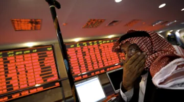 السوق السعودية تعود للتراجع مع انخفاض الأسهم القيادية