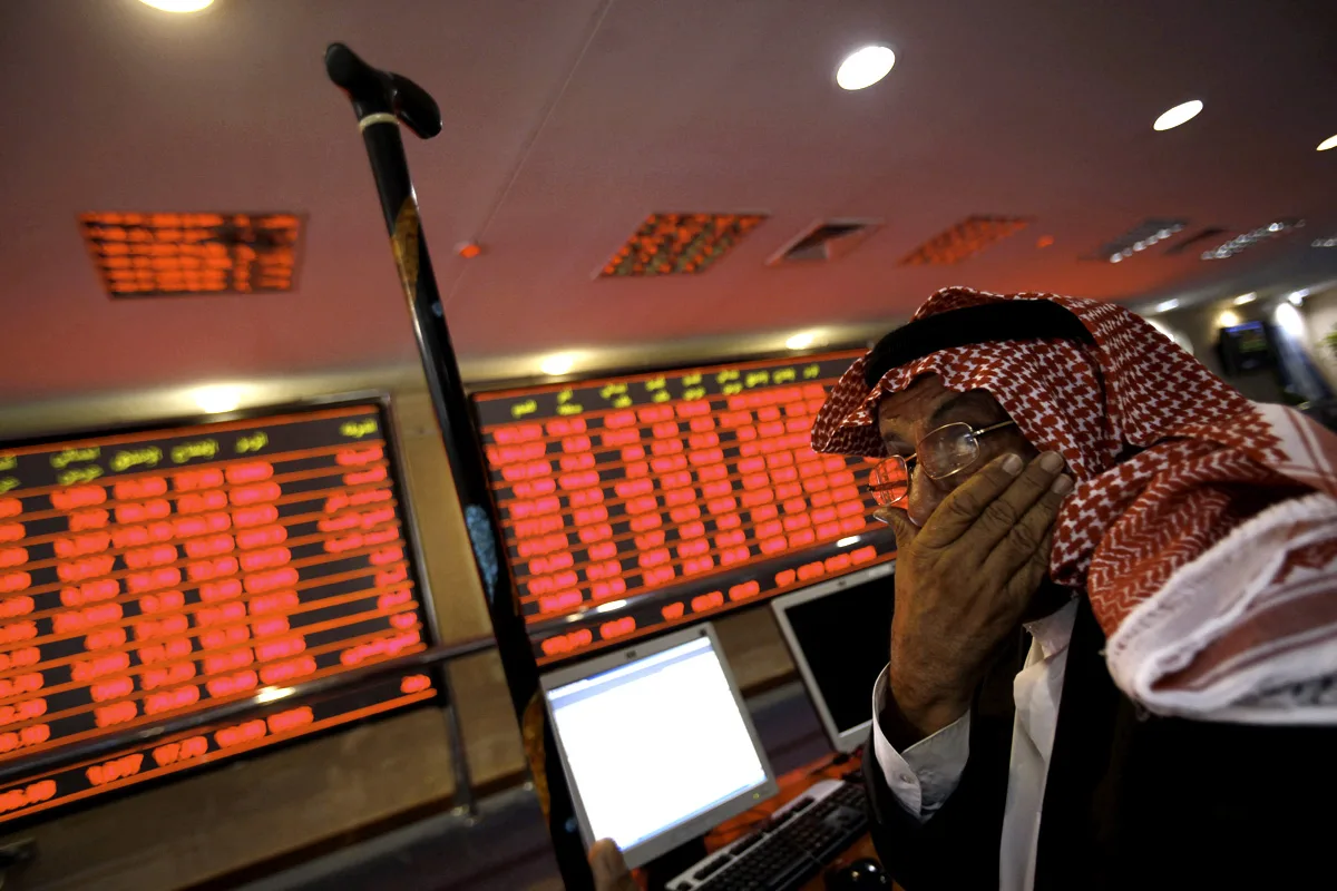السوق السعودية تعود للتراجع مع انخفاض الأسهم القيادية السوق السعودية تعود للتراجع مع انخفاض الأسهم القيادية