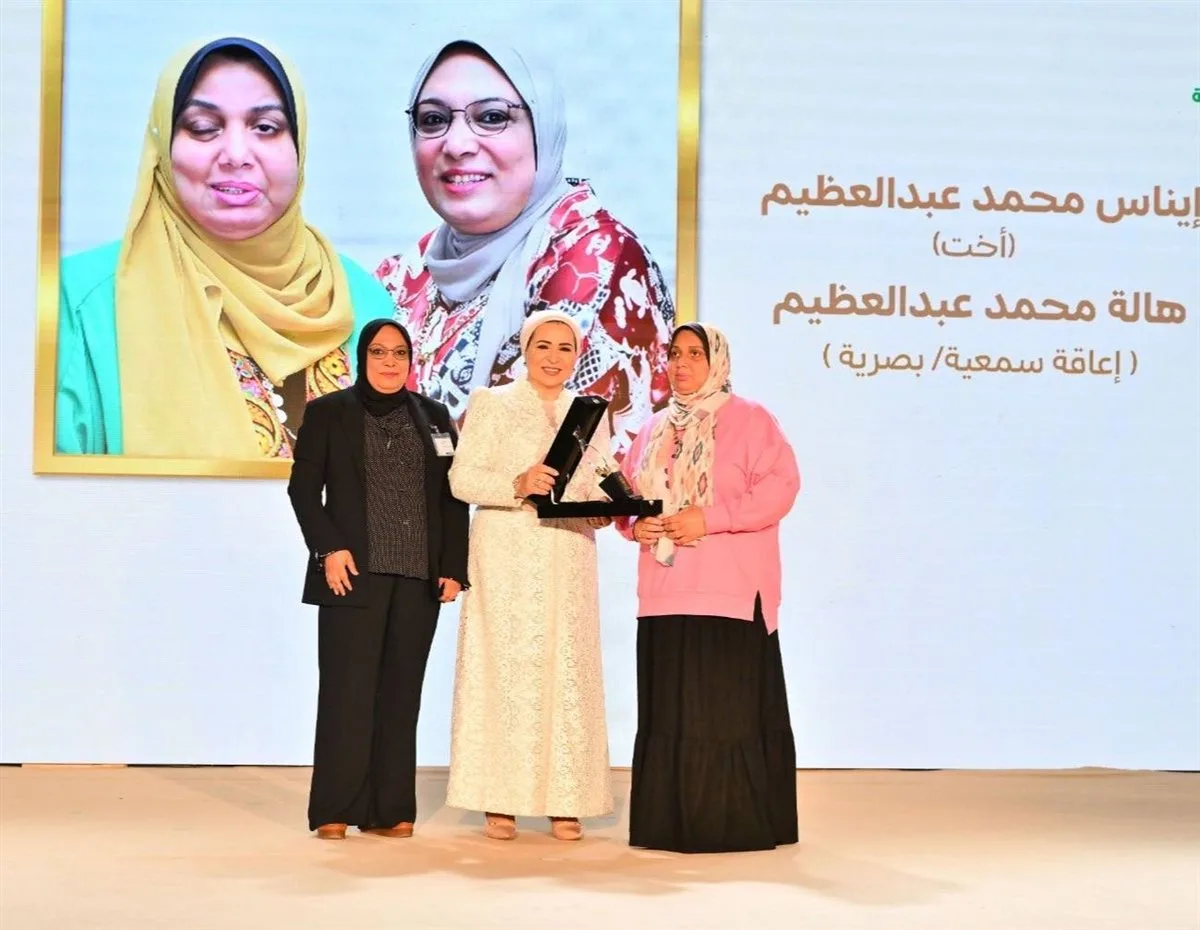 السيدة انتصار السيسي: كانت فرحتي كبيرة بلقاء أولادي من ذوي الهمم خلال احتفالية “أسرتي قوتي” السيدة انتصار السيسي: كانت فرحتي كبيرة بلقاء أولادي من ذوي الهمم خلال احتفالية “أسرتي قوتي”