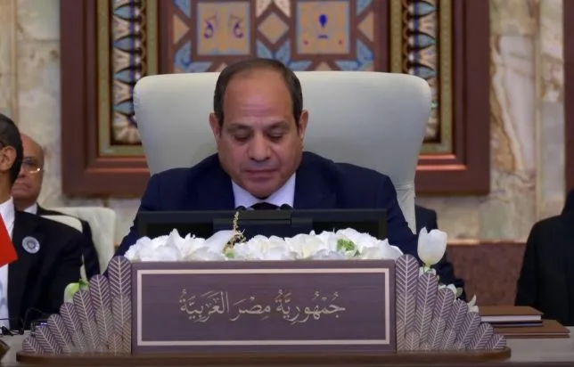 السيسي في قمة بغداد: لا سلام دون إقامة دولة فلسطينية… مؤتمر دولي لإعادة إعمار غزة بعد انتهاء العدوان السيسي في قمة بغداد: لا سلام دون إقامة دولة فلسطينية… مؤتمر دولي لإعادة إعمار غزة بعد انتهاء العدوان