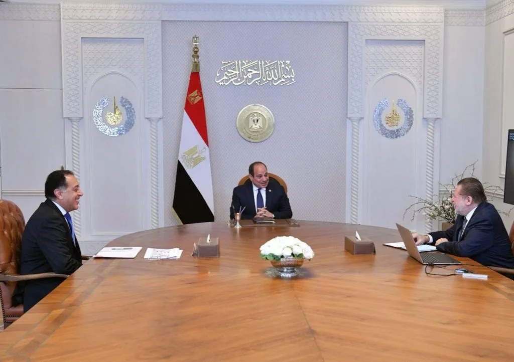 السيسي يأمر مدبولي ومحافظ البنك المركزي بخلق مناخ ملائم لجذب الاستثمارات الأجنبية. السيسي يأمر مدبولي ومحافظ البنك المركزي بخلق مناخ ملائم لجذب الاستثمارات الأجنبية.