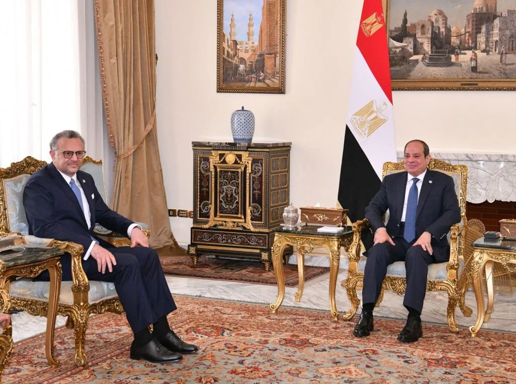 السيسي يتباحث مع مستشار ترامب حول الأوضاع في منطقة الشرق الأوسط وأفريقيا السيسي يتباحث مع مستشار ترامب حول الأوضاع في منطقة الشرق الأوسط وأفريقيا