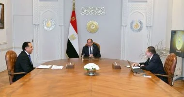 السيسي يتناول مع رئيس الوزراء ومحافظ البنك المركزي تعزيز مخزون النقد الأجنبي السيسي يتناول مع رئيس الوزراء ومحافظ البنك المركزي تعزيز مخزون النقد الأجنبي