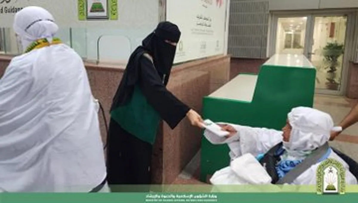«الشؤون الإسلامية» توزع 197 ألف نسخة توعوية للحجاج في مطار الملك عبدالعزيز وميناء جدة «الشؤون الإسلامية» توزع 197 ألف نسخة توعوية للحجاج في مطار الملك عبدالعزيز وميناء جدة
