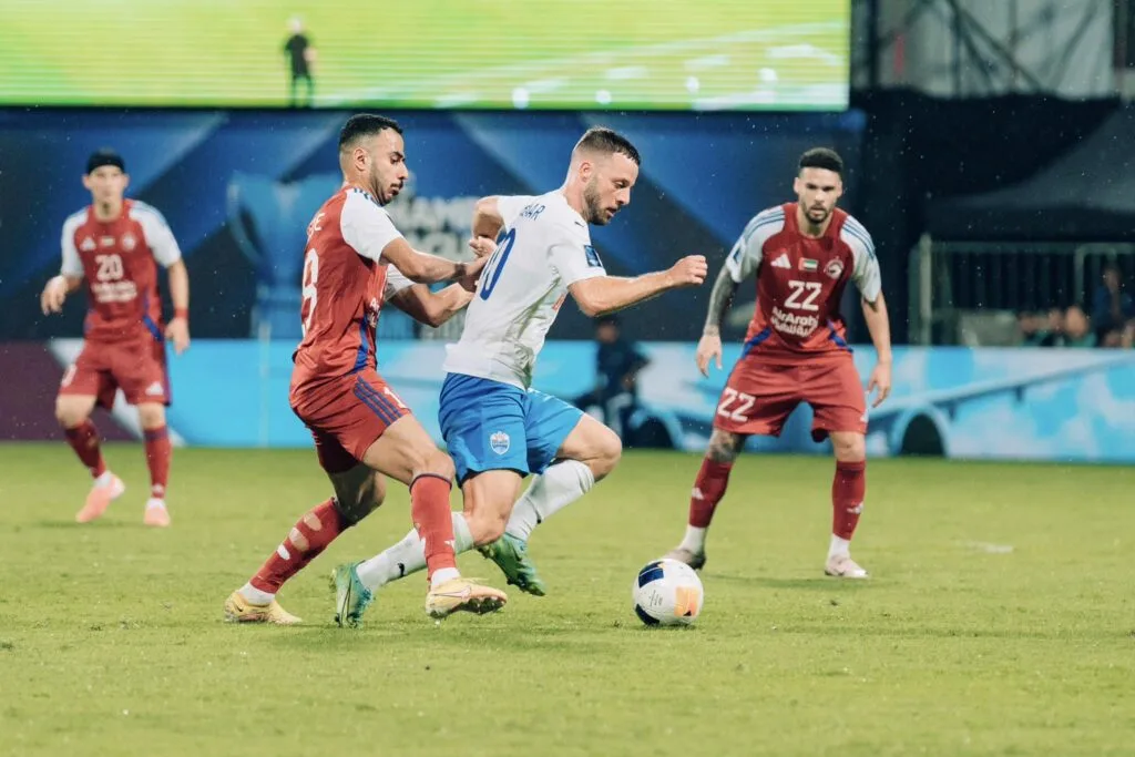 قائد الشارقة يقدم رسالة مميزة بعد الفوز بلقب دوري أبطال آسيا 2 قائد الشارقة يقدم رسالة مميزة بعد الفوز بلقب دوري أبطال آسيا 2