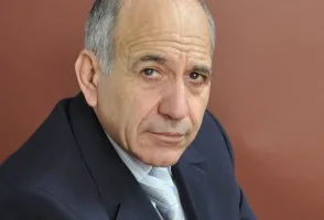 الشاعر الأديب وهيب نديم وهبة يحصل على جائزة ناجي نعمان الأدبية للمرة الثالثة.