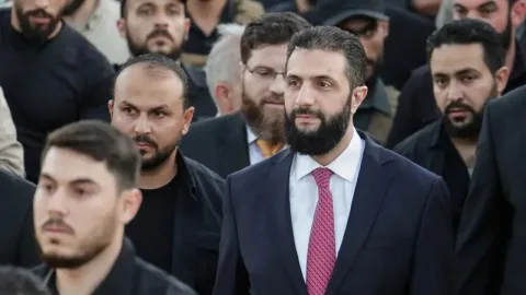 الشرع من قلعة حلب: انتهت حربنا ضد الطغاة وبدأت معركتنا ضد الفقر ورفع العقوبات ليس مجرد تصرف سياسي.. (فيديو) الشرع من قلعة حلب: انتهت حربنا ضد الطغاة وبدأت معركتنا ضد الفقر ورفع العقوبات ليس مجرد تصرف سياسي.. (فيديو)