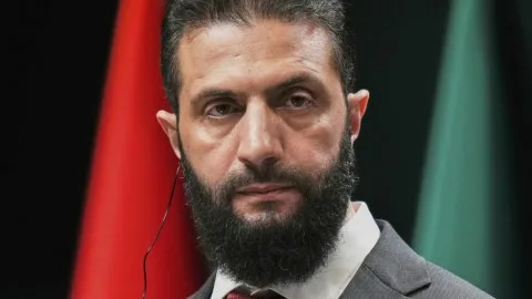 الشرع: نُجري مفاوضات غير مباشرة مع إسرائيل لتهدئة الأوضاع بين الجانبين ولن نسمح بالفتن الطائفية ولا بانتهاك سيادة سوريا
