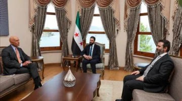 الشرع يجتمع بالمبعوث الأمريكي في إسطنبول لمناقشة القضايا الرئيسية في المنطقة وتطورات الأوضاع في سوريا.. (صورة)
