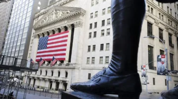 موديز” تخفض التقييم الائتماني للولايات المتحدة الأمريكية إلى مستوى “Aa1