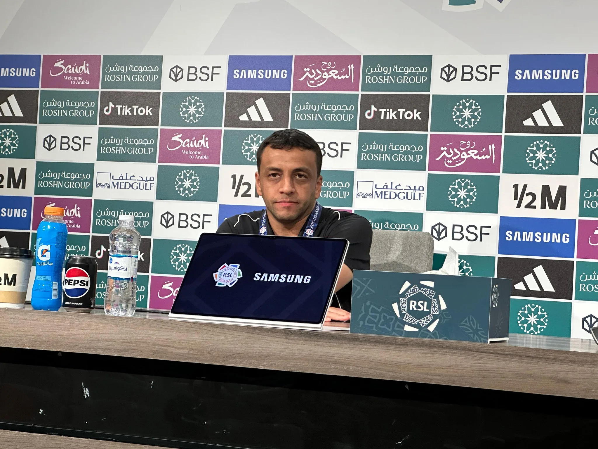 الشلهوب يوضح موقفه مع الهلال: لن أوافق على وظيفة المدرب المؤقت. الشلهوب يوضح موقفه مع الهلال: لن أوافق على وظيفة المدرب المؤقت.