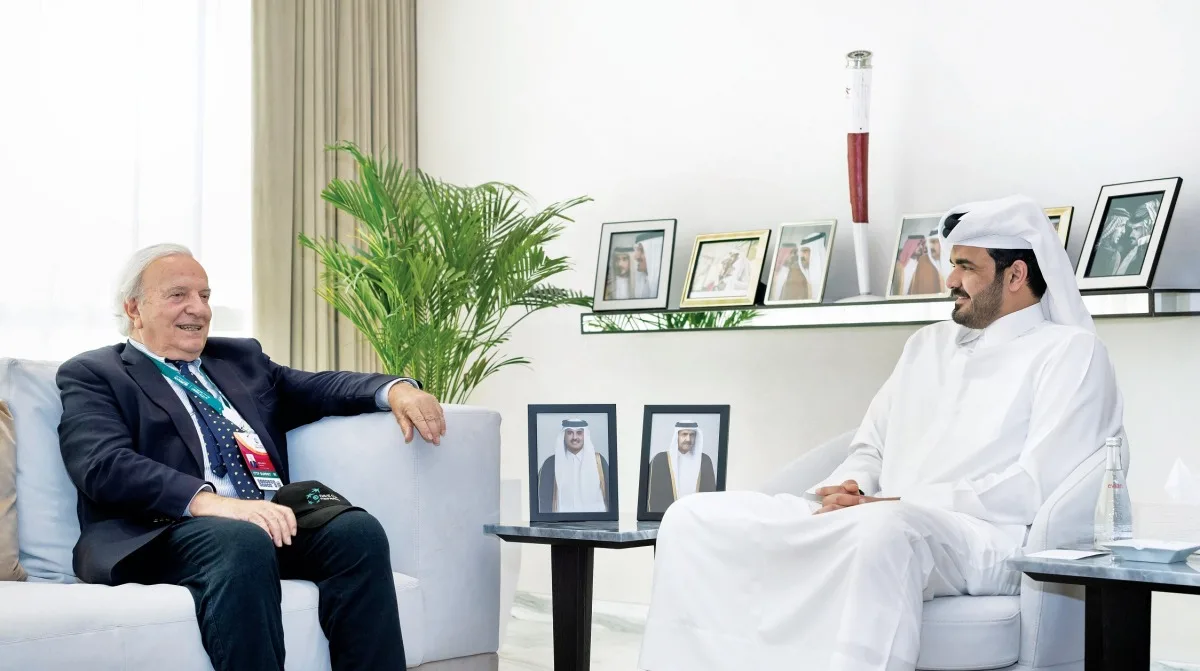 الشيخ جوعان وفرانشيسكو بيتي يستعرضان طرق تحسين إدارة الرياضة الشيخ جوعان وفرانشيسكو بيتي يستعرضان طرق تحسين إدارة الرياضة