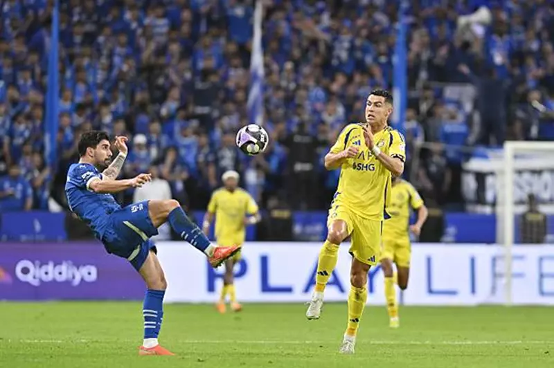 الصراع مستمر.. تحديث ترتيب الدوري السعودي بعد انتصارات الهلال والنصر