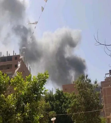 الصور الأولى لاندلاع حريق مصنع بلاستيك في السلام