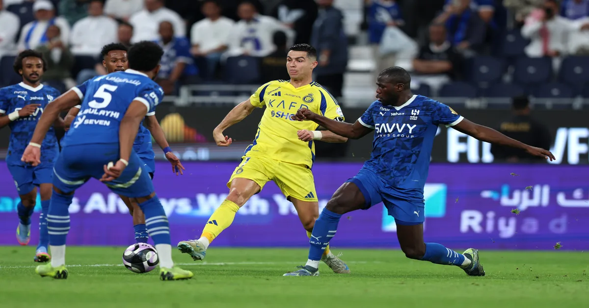 الضربات تتوالى.. النصر يضرب الهلال بثلاثية جديدة